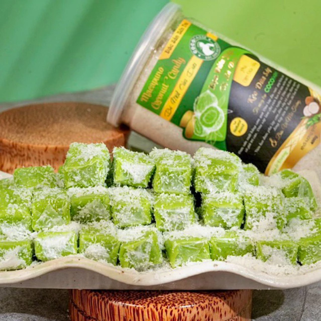 Kẹo Dừa Sáp phủ cơm dừa sấy vị Lá Dứa 400g cocofarm